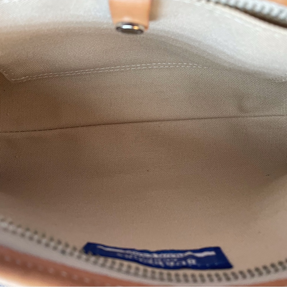 Burberry White and Orange Shoulder Bag with Elegant Design - Picture 7 of 10